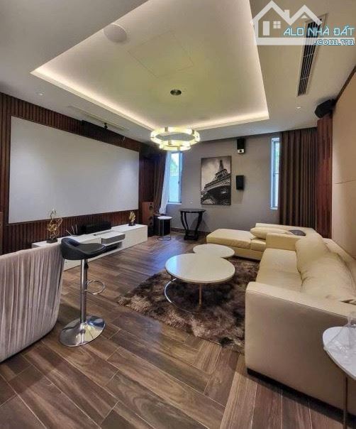 BÁN SIÊU PHẨM CĂN BIỆT THỰ 3 TẦNG, DIỆN TÍCH 650M2, THANG MÁY, HỒ BƠI, KHU VIP HOÀ XUÂN
