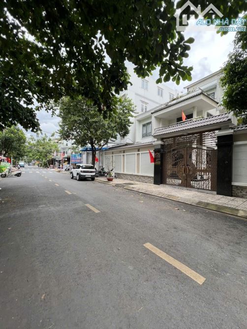 Mặt tiền Khu Họ Lê Hiếm Nhà Bán - Tân Phú – 160m², ngang 8m – 5 Tầng – Cực hợp làm CHDV/VP