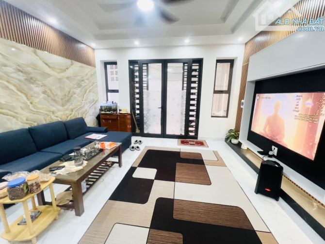 GIÁ NHỈNH 8 TỶ - BÁN NHÀ ĐẸP PHỐ THẠCH BÀN – LONG BIÊN