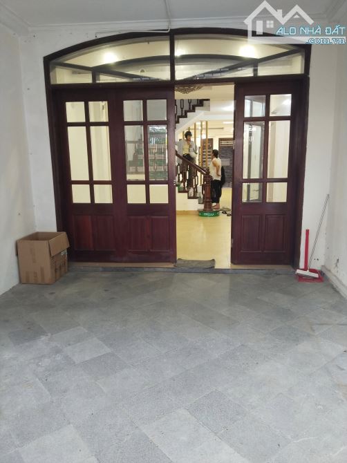 MỜI THUÊ NHÀ PHÂN LÔ VỈA HÈ KĐT VĂN QUÁN