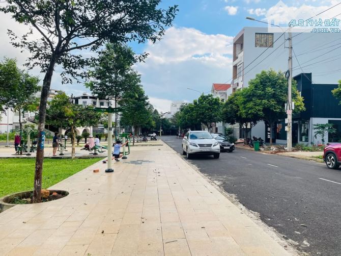 NHÀ 2 MÊ ĐỐI DIỆN HOA VIÊN PHAN ĐĂNG LƯU - KHU METRO BMT. GIÁ: 12 TỶ - 10