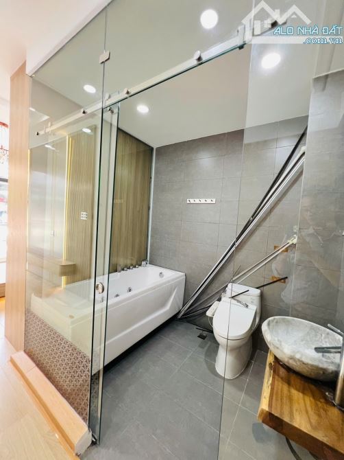 NHÀ MỚI 5 TẦNG THANG MÁY FULL NỘI THẤT - HXH - CÁCH MẠNG THÁNG 8 - QUẬN 3 - GIÁ 8,8 TỶ - 10