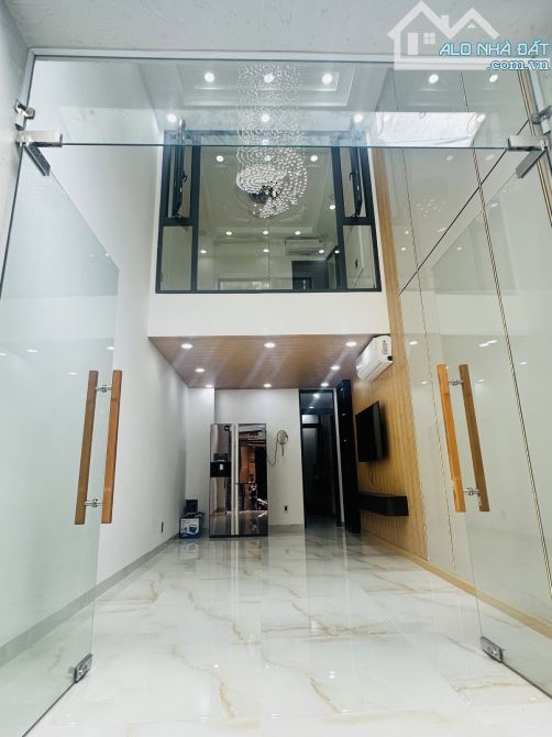 NHÀ MỚI 5 TẦNG THANG MÁY FULL NỘI THẤT - HXH - CÁCH MẠNG THÁNG 8 - QUẬN 3 - GIÁ 8,8 TỶ - 11