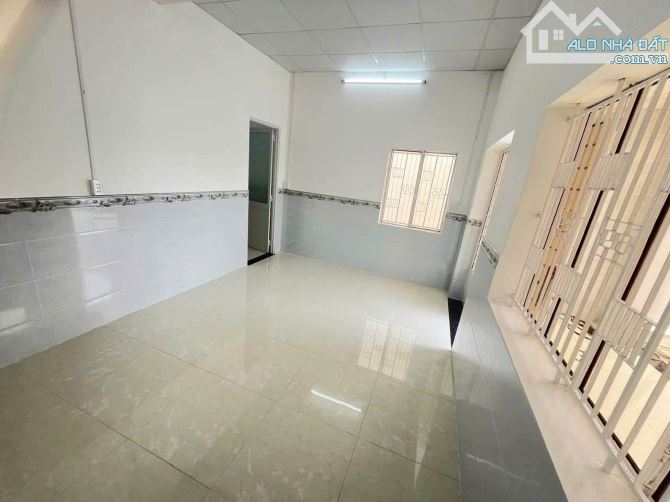 Cho thuê nhà nguyên căn gần ngã tư Bình Chuẩn sân oto - 1