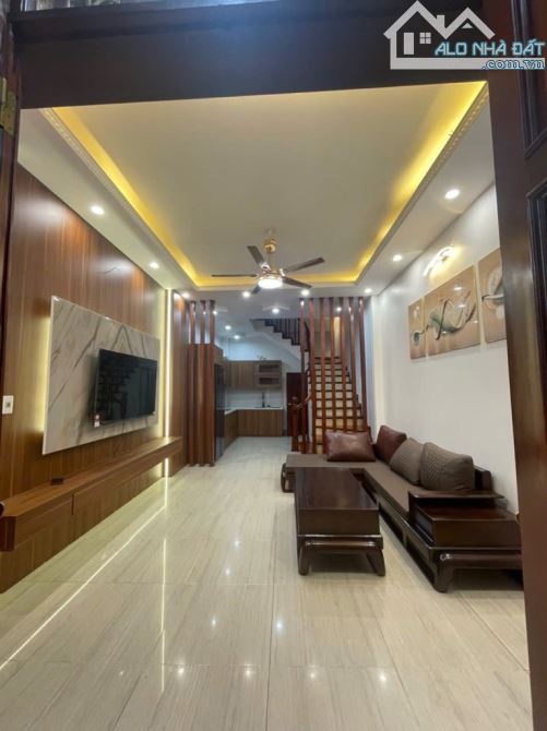 Nhà đẹp 5 tầng ngọc thuỵ gần oto - 1