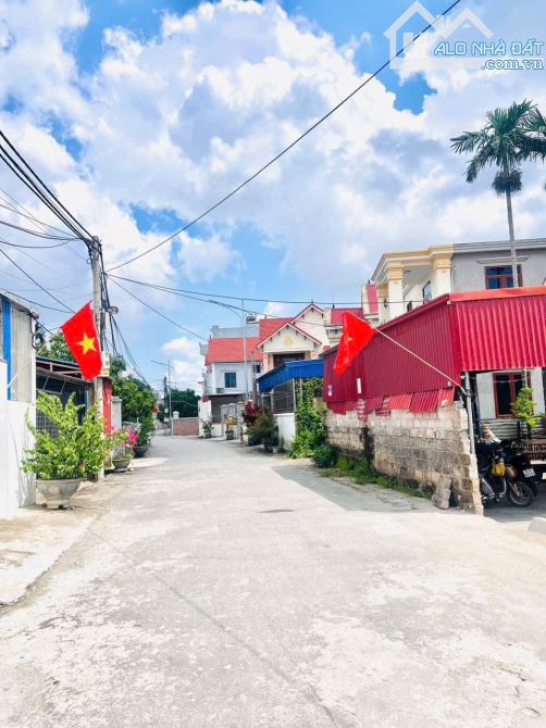 Chị chủ gửi bán 2 lô F0 trục chính TDP Đền - Lâm Động - Thuỷ Nguyên - Hải Phòng  🔹Diện - 1