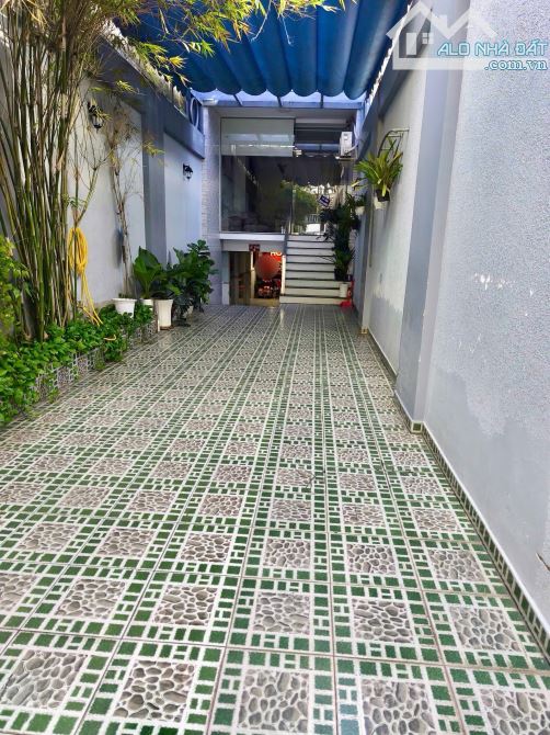 BÁN KHÁCH SẠN 6 TẦNG THANG MÁY MẶT TIỀN LÊ VĂN KHƯƠNG QUẬN 12 GIÁ RẺ 18,99 TỶ - 1
