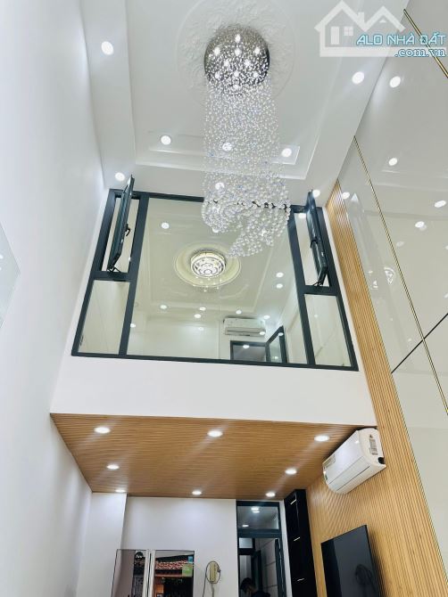 CMT8 - QUẬN 3 - CÓ THANG MÁY - 5 TẦNG - CHỈ 8.9 TỶ - 1