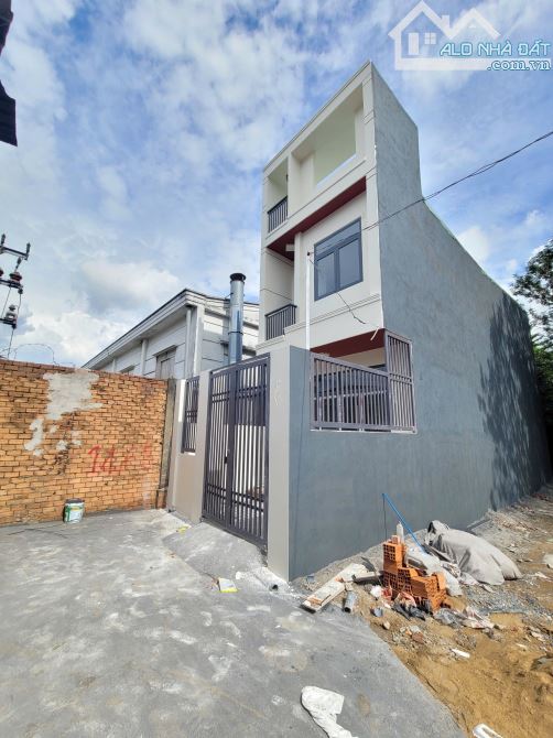 nhà 1 trệt 1 lầu 1 lửng 71,5m2 4ty050 TL gần làng đại học Quốc Gia HCM p.Bình Thắng - 1