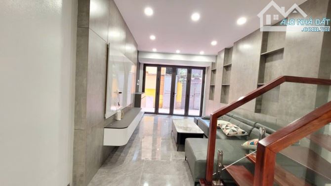 Rẻ nhất Long Biên, Căn nhà ngay Phố Trạm, Đàm Quang Trung. DT 45m 4 ngủ, giá hơn 7 tỷ - 1