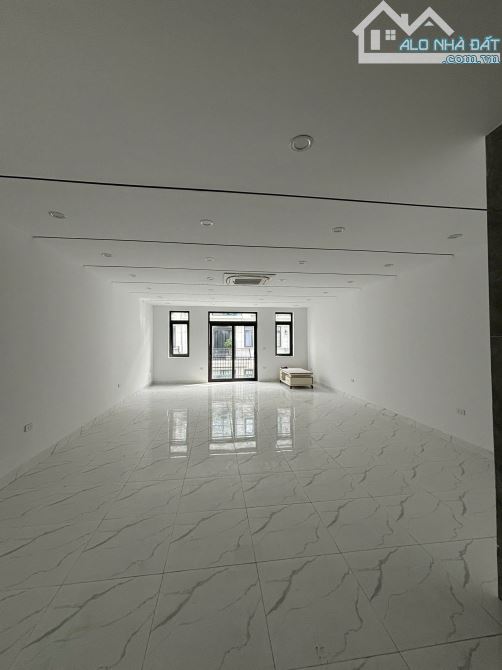 Chính chủ cần sang nhượng nhanh căn Shophouse Sông Hồng tại trung tâm Trâu Qùy, Gia Lâm - 1