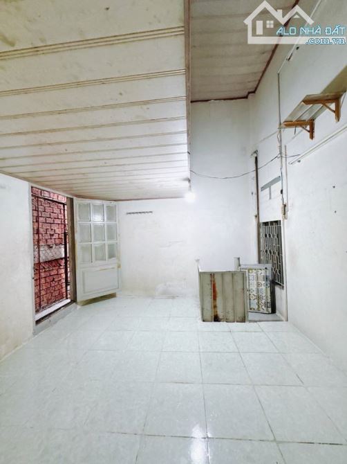 Nhà 3 tầng – không QH, không LG, giá giảm còn 2,23 tỉ. - 1