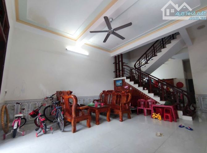 Nhà đẹp 2 tầng sẵn ở  gần trường học xã Quảng Oai Hà Nội - 1