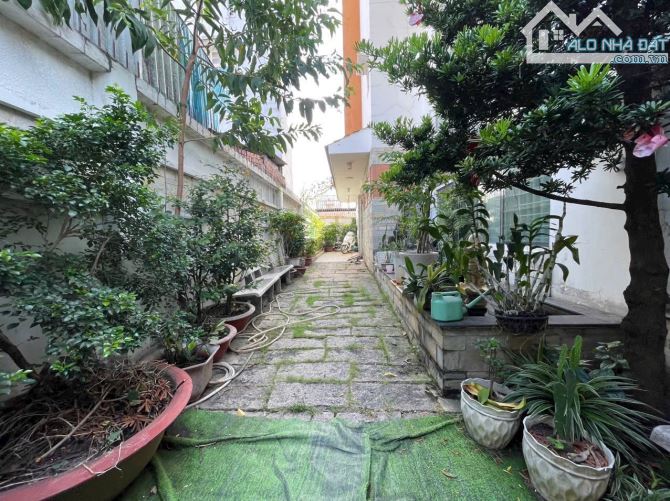 Bán Biệt Thự Đường Trương Văn Thành giá 22.7 tỷ /224m2 - 1