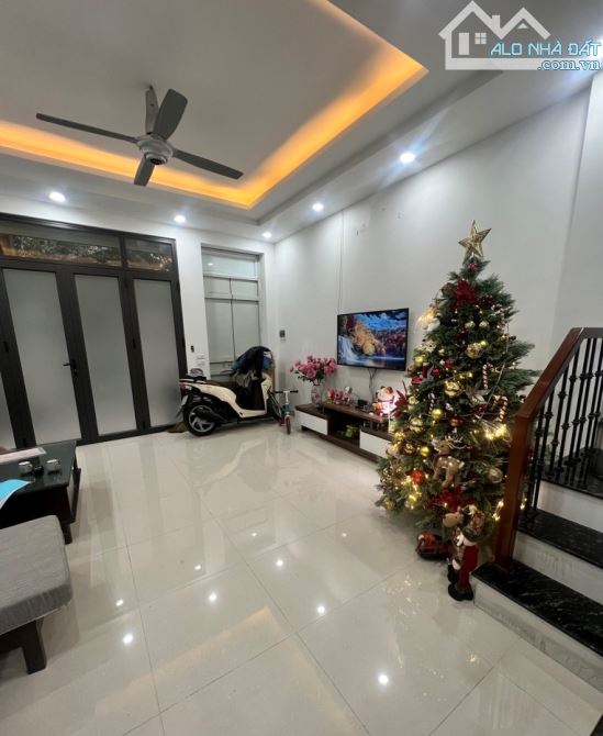 Bán nhà đẹp Dương Văn Bé, 5 tầng xây tâm huyết, ngõ thông, giá tốt khu vực, 45m2 8.9 tỷ - 1