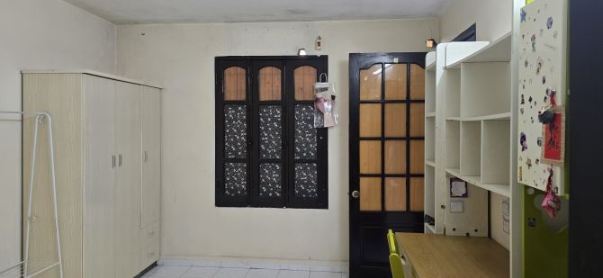 Cho thuê căn hộ tầng 3 tập thể Trung Tự, mặt đường Phạm Ngọc Thạch, 3p, 2vs - 1