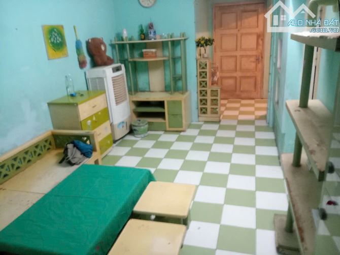 Cho thuê căn hộ Tập thể Nghĩa Đô, tầng 4, 70m2, 2 ngủ, 8 triệu vào ngay Full đồ - 1