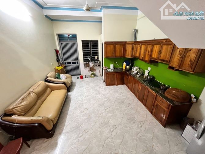 Bán nhà 2 tầng MẶT PHỐ- KINH DOANH P.quảng thịnh giá 3tỷ x - 1