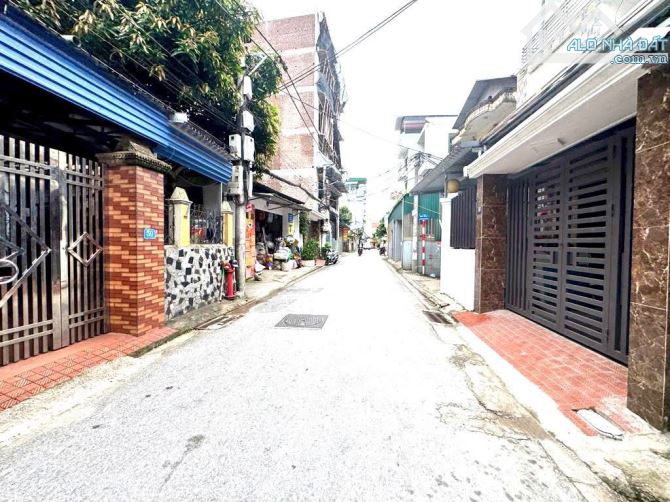 Bán Mảnh đất đẹp 55m  Long Biên - sổ đỏ vuông đẹp - 1