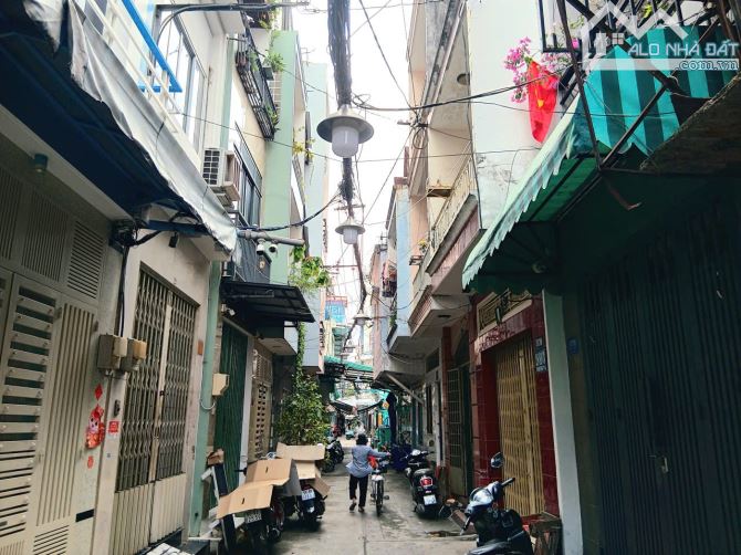 Nhà Vị Trí Đẹp Sát Mặt Tiền Cao Đạt Hẻm Thông Ra Đường Lớn Dưới 30M - 1