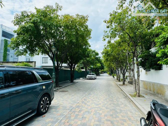 Bán lô biệt thự đường V1 nằm trong khu VIP VCN Phước Hải,Nha Trang Diệntích 360m2 ngang 18 - 1
