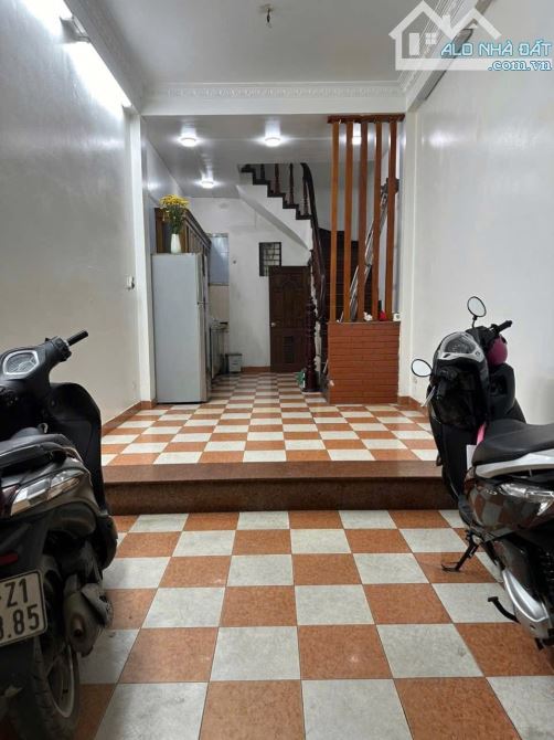 Cho thuê nhà Giáp Nhất, Thanh Xuân 5 tầng x 30m2, 4 ngủ, 5 vệ sinh, 13 Triệu - 1