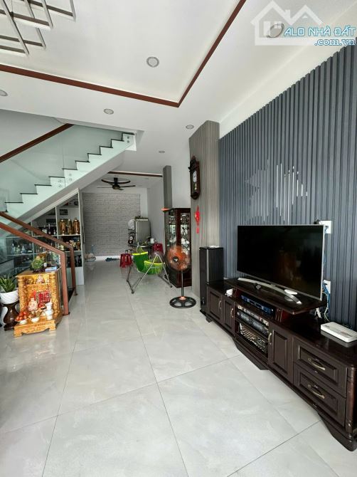 Bán nhà 3 tầng đường Thông Tin gần KĐT Phú Ân Nam sổ hoàn công full nội thất - 1