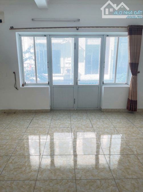 Chỉ 5,2 tỷ nhà 3 tầng 60m2 siêu đẹp khu TĐC Xi Măng, Sở Dầu, Hồng Bàng - 1