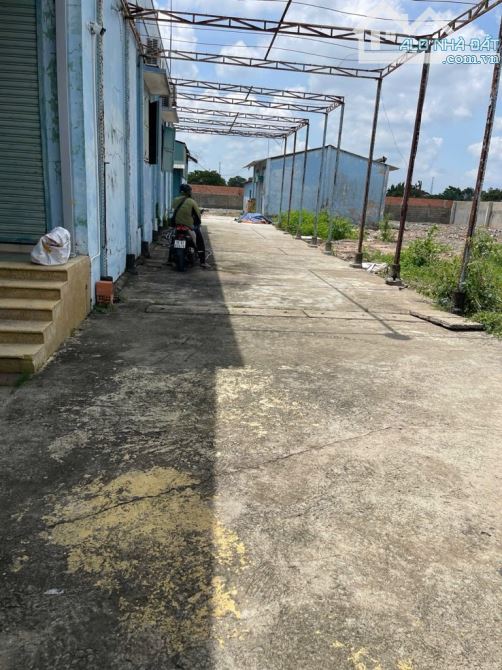 Lô đất lớn hơn 2.200m2. Phạm Thị Giây, Hóc Môn. Đường vào 7m, có sẵn nhà xưởng 500m2. - 1