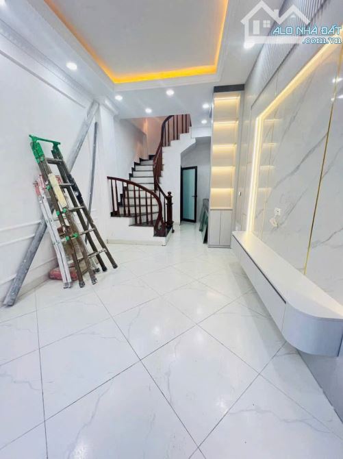 - Bán nhà Cầu Giấy, 10m ô tô, sát phố, nội thất xịn sò, 47m2, 9.2 tỷ. - 1