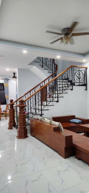 Nhà 3 tầng - Dt: 83m2 (5,2x16m) - HxH thông - nội thất cao cấp - Quận 2 - 10,5 tỷ - 1