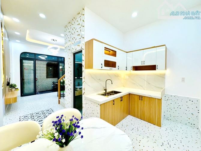 Nhà bán siêu đẹp 1 lầu 2 phòng ngủ hẻm Huỳnh Văn Bánh, Phú Nhuận - 1