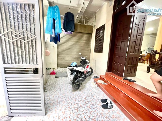 Chủ cần bán gấp , nhà dân xây Đại Mỗ, nằm  trong kdt viglacera Đại Mỗ . 70M . 16,4 tỷ - 1
