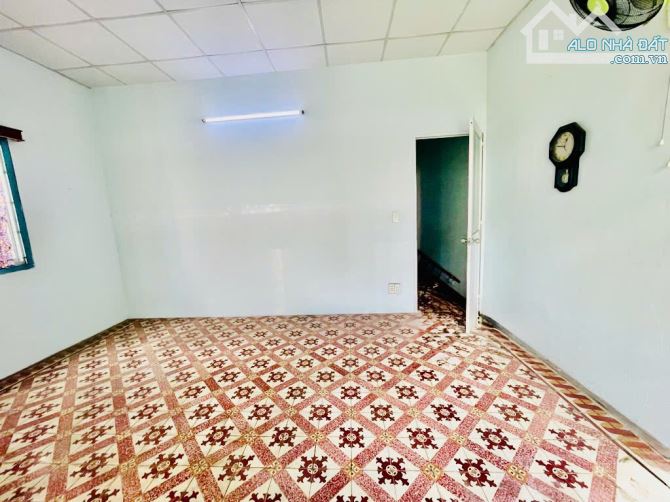 NHÀ HIẾM -  NỞ HẬU 7,5M  - DT 157M² – XE HƠI NGỦ TRONG NHÀ - NGUYỄN KHOÁI P2 - QUẬN 4 - 1