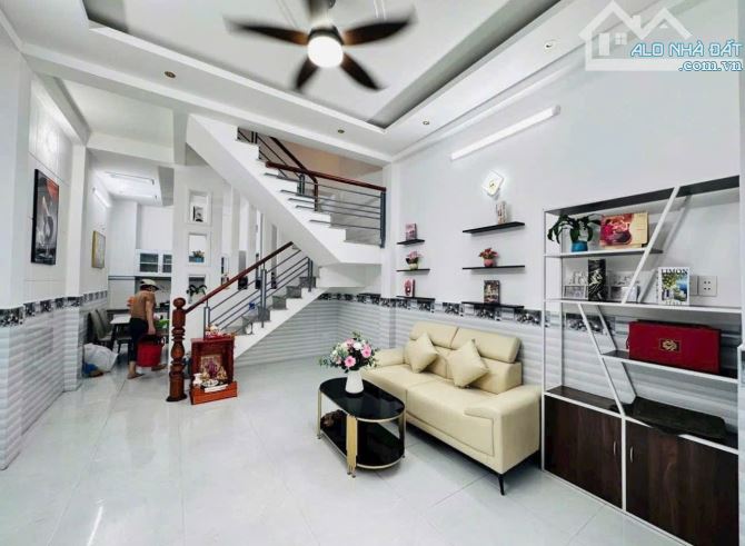 Chốt Gấp Căn Nhà Đẹp 2 Tầng, Gần Chợ Phạm Văn Hai, Tân Bình - SHR - 2 Tỷ 190/43m2 - 1