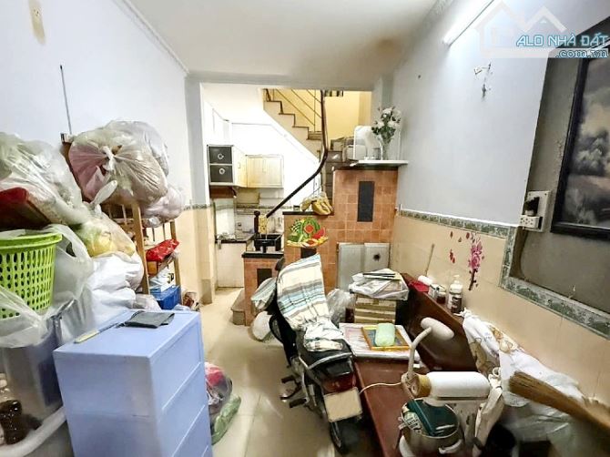 Bán nhà nở hậu 3 lầu 3 phòng ngủ hẻm Ngô Quyền, Quận 10 - 1