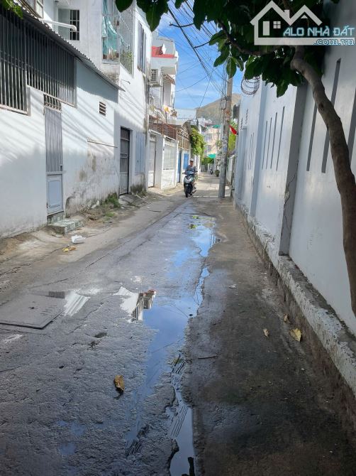 BÁN GẤP NHÀ CẤP 4 HẺM NGUYỄN BIỂU GẦN BIỂN, TP NHA TRANG GIÁ RẺ 4,2 TỶ - 1