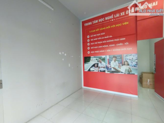 Mặt bằng cần cho thuê ngay mặt tiền đường Nguyễn Ái Quốc khu dân cư đông đúc - 1