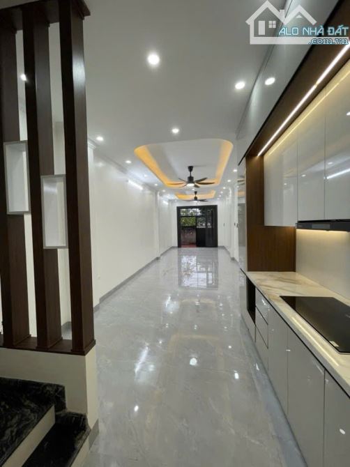 Bán nhà 5 tầng Việt Hưng mới cóng, full công năng, diện tích rộng 55m2, giá 6 tỷ+ - 1