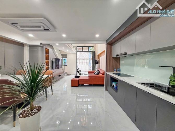 Bán nhà đường Lam Sơn, Quận Tân Bình, Giá: 2 tỷ 690 triệu/60m2, sổ hồng riêng - 1