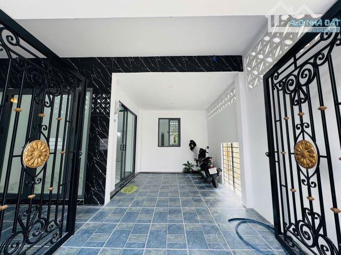 Bán Nhà 2 Tầng , Góc 2 Mặt Tiền , Đường Ô Tô , Cách Biển 5 phút giá 5 tỷ 700 triệu - 1