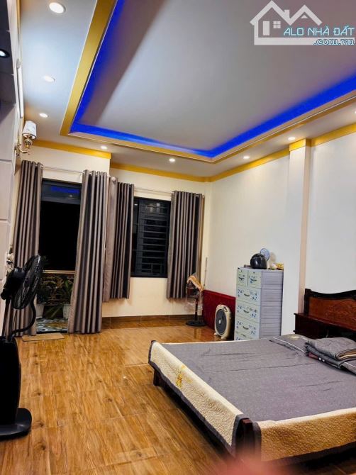 NHÀ 3 LẦU (4 x 17 ), TRỤC ĐƯỜNG CHÍNH 14M, CÓ VỈA HÈ  – KDC CAO CẤP, 4 ĐỒNG TL - 1