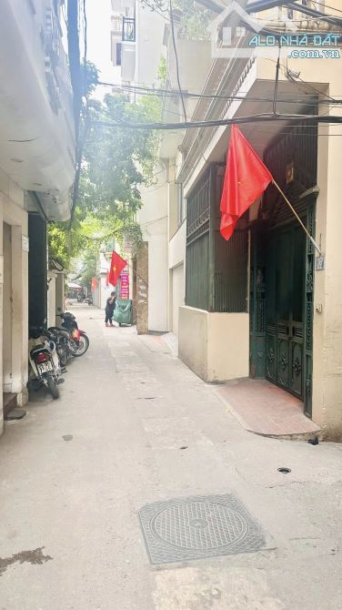 BÁN ĐẤT TẶNG NHÀ - CẦU GIẤY, NGÕ THÔNG DƯƠNG QUẢNG HÀM - VỊ TRÍ ĐẮC ĐỊA - SỔ ĐỎ SẴN SÀNG - 1