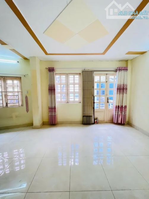 Dưới 6 tỷ mua được nhà Phú Nhuận với ngang 5 rộng rãi thoáng mát - 1