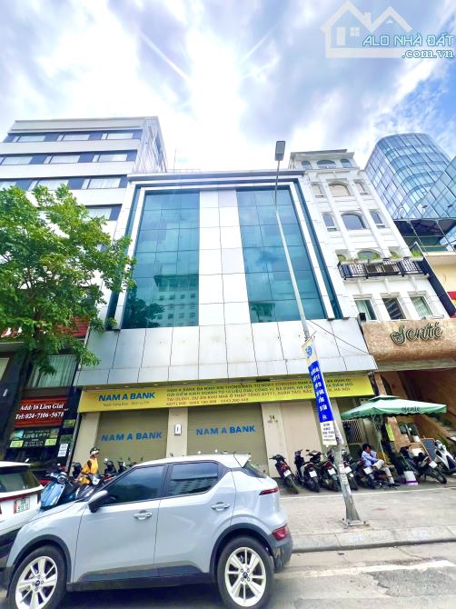 Cần cho thuê tòa nhà 8 tầng mặt phố Liễu Giai, DT 303m, MT 10m, lô góc - 1