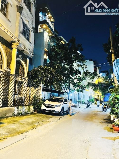 Ngay phố ẩm thực Phan Xích Long - Hẻm xe hơi thông, 4 tầng, full nội thất - 1