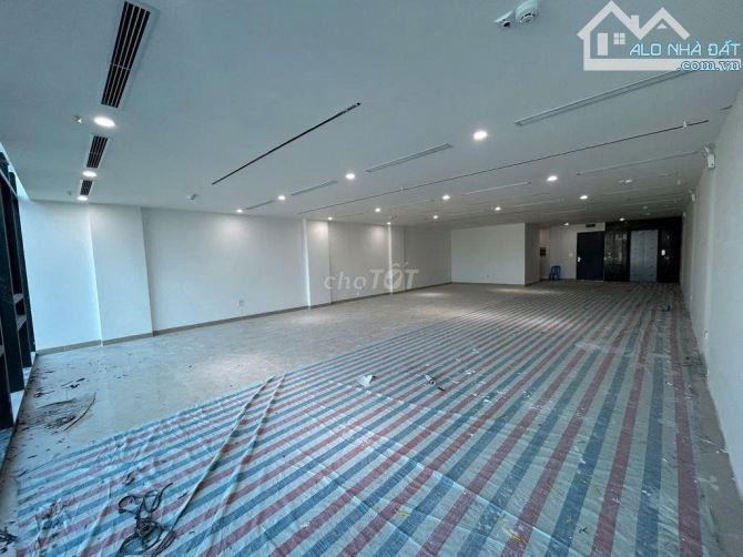 Tòa nhà 8 tầng + hầm, 180m², MT 9m, giá 160tr/tháng - 1