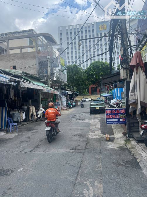 Bán khuôn đất lớn 690m2 đường Nguyễn Trãi Quận 1 chỉ 240 triệu/m2 - 1