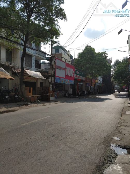 Hiếm . Mặt phố Đại Mỗ , bán đất tặng nhà 2 tầng . 75M . Mặt tiền 4,8M. Giá 23 tỷ - 1