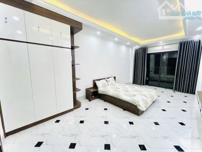 Bán nhà Bồ Đề Long Biên 31m2x5 tầng ngõ nông thông nhỉnh 6 tỷ - 1